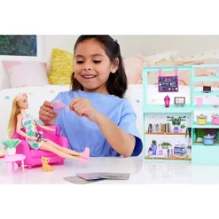 Barbie Fashion y Beauty Set de Tienda de Té con Muñeca y más de 20 Accesorios<Mattel Online