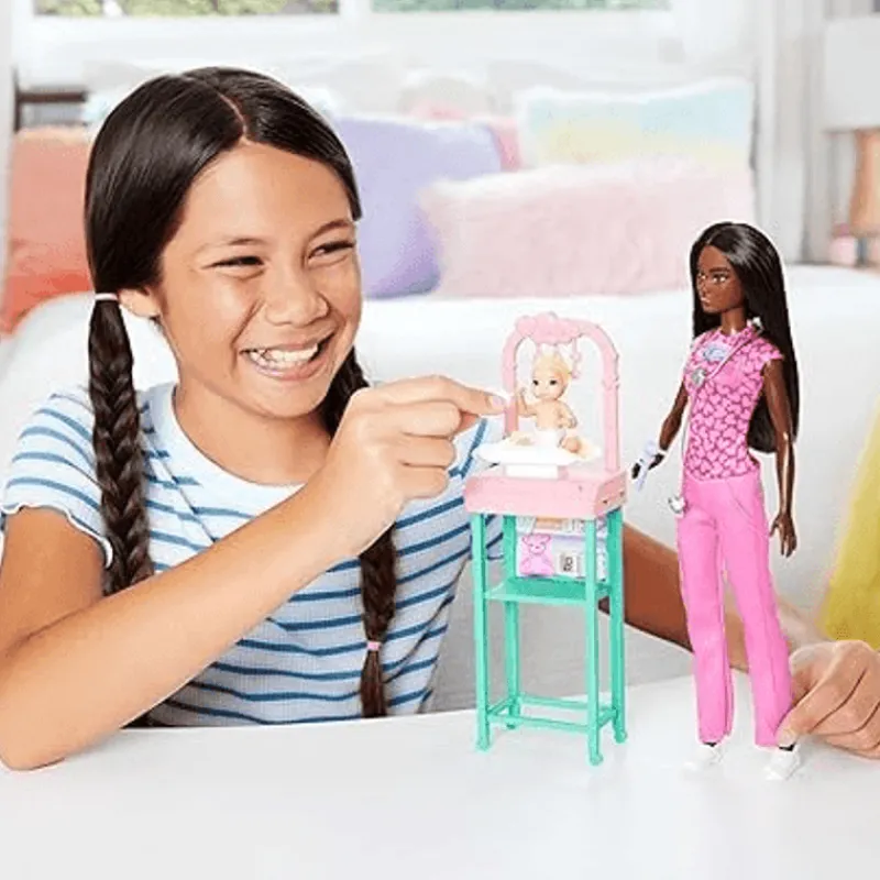 Barbie Profesiones Set Enfermera Cabello Oscuro con Bebé JCR71<Mattel Outlet
